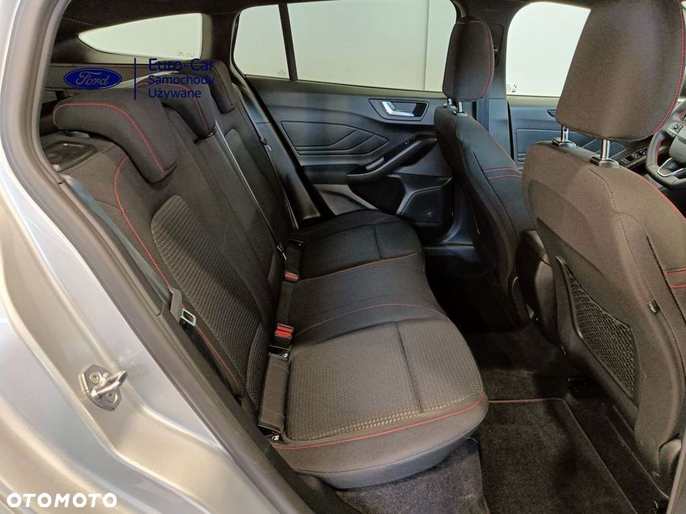 Ford Focus 1.0 EcoBoost mHEV ST-Line X - 32