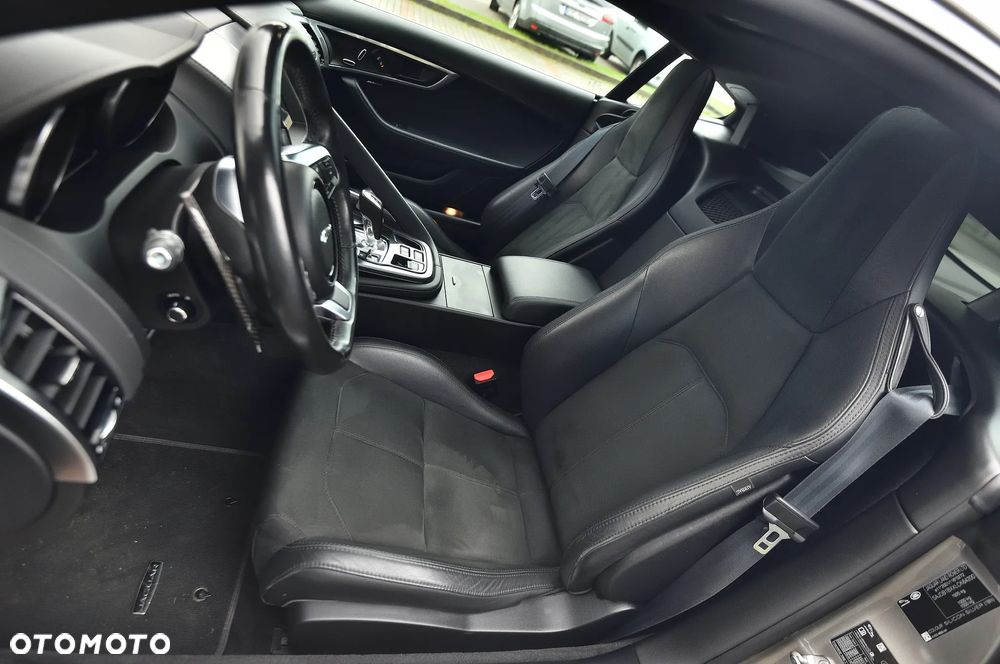 Jaguar F-Type Coupe P300 R-Dynamic - 24