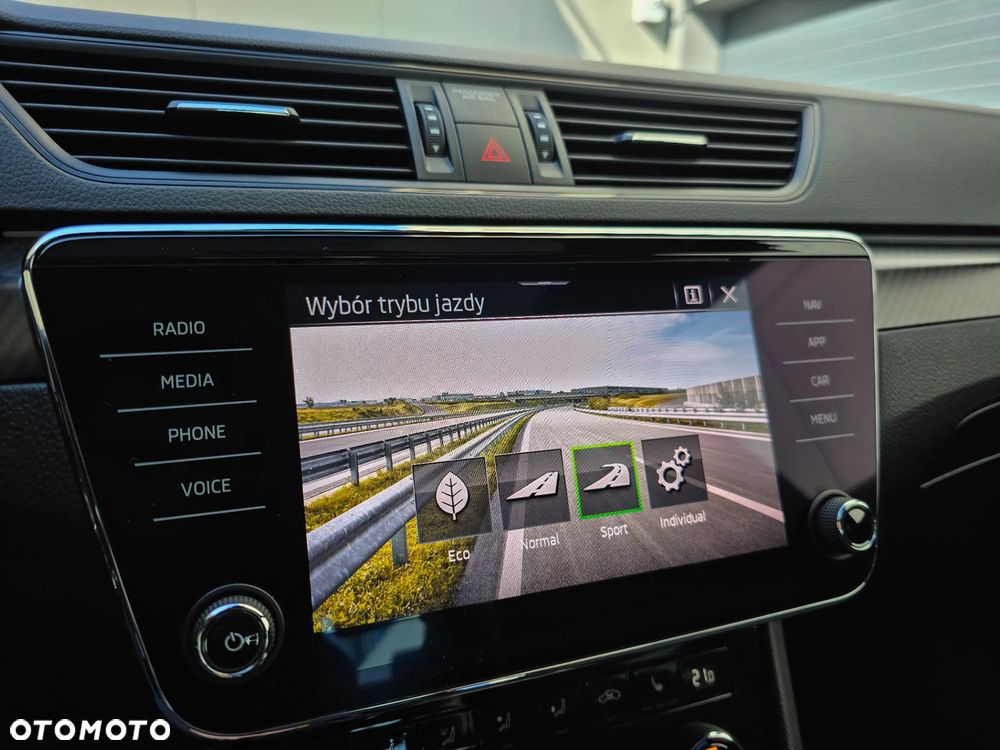 Skoda Superb 2.0 TDI SCR Sportline DSG - 26