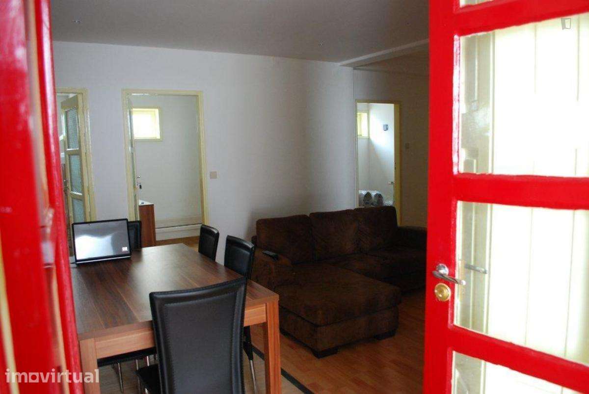 Quarto - localizado em Paranhos Porto - Grande imagem: 3/13