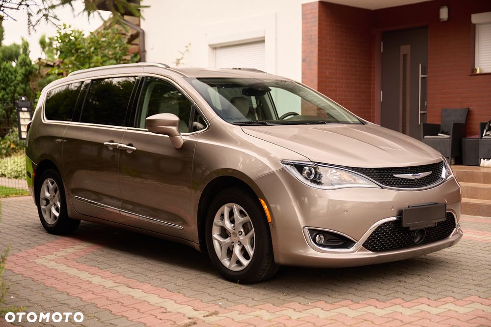 Chrysler Pacifica - 19
