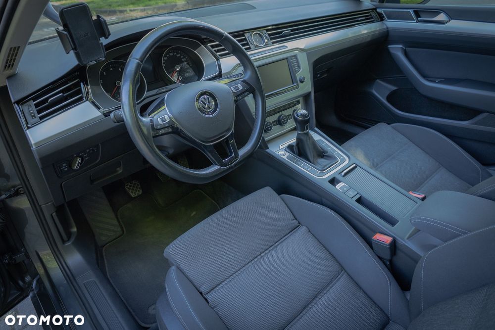 Volkswagen Passat - 10