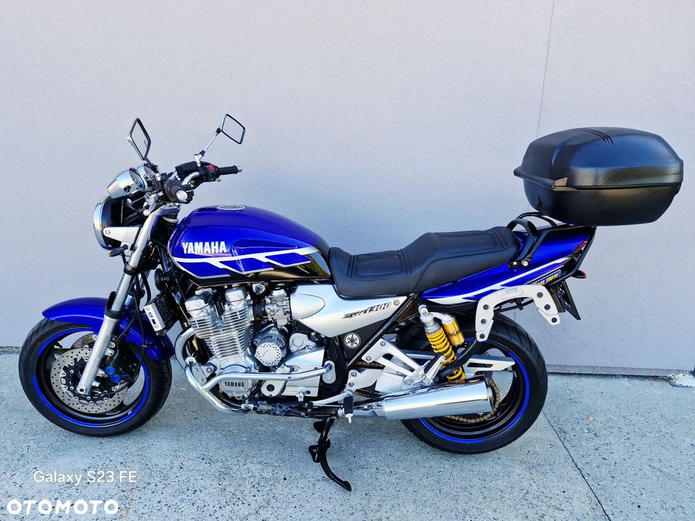 Yamaha XJR - 12