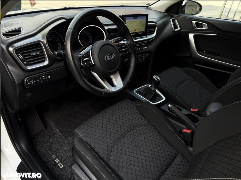 Kia Ceed - 34