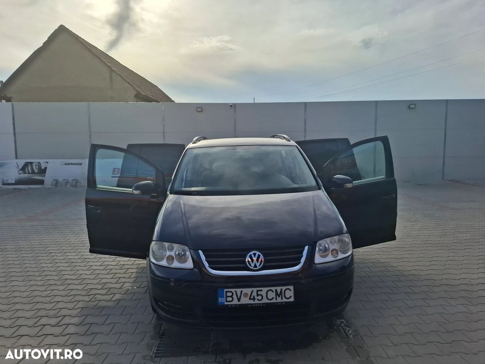 Volkswagen Touran - 1