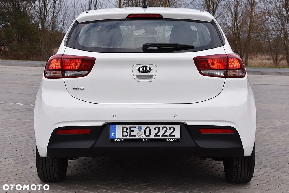 Kia Rio 1.2 L - 6