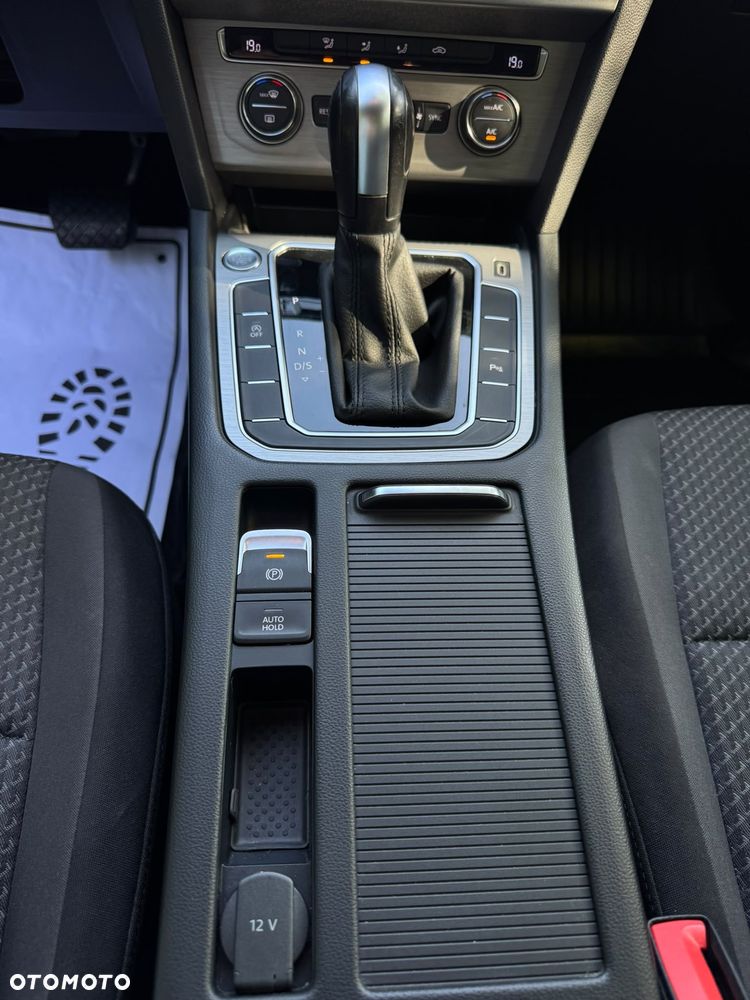 Volkswagen Passat - 21