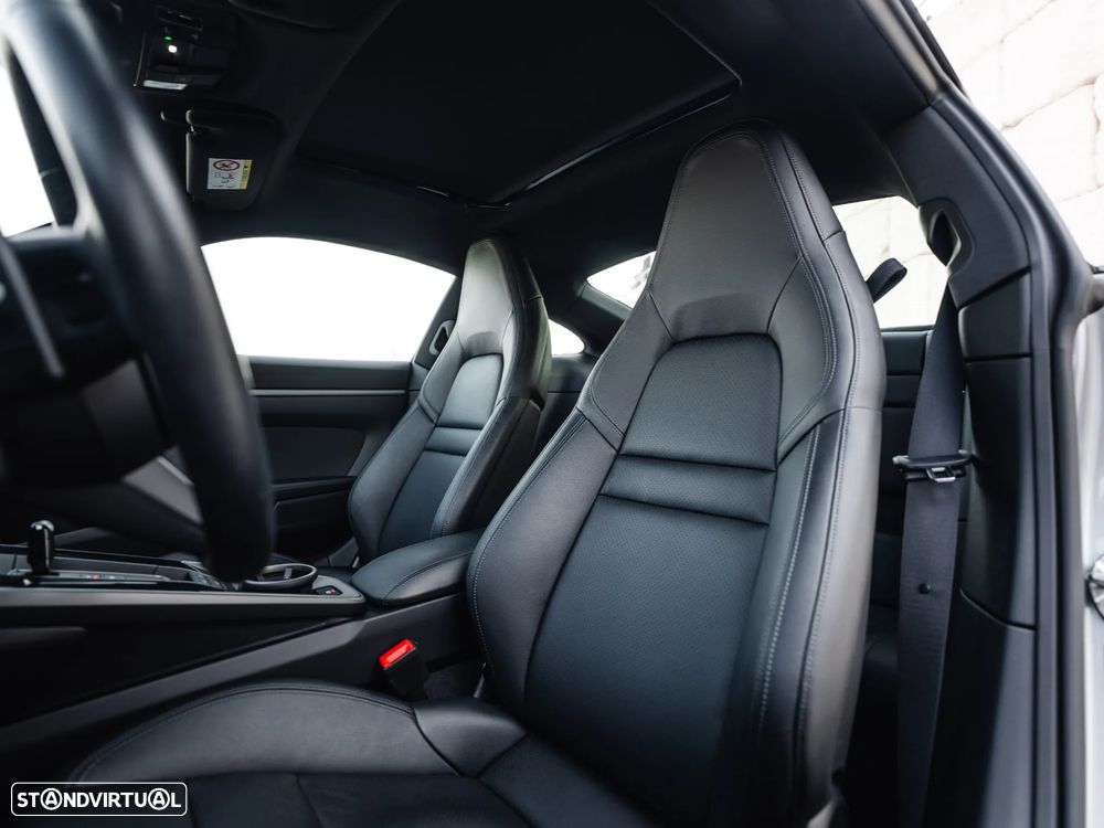 Porsche 911 (992) Carrera - 16