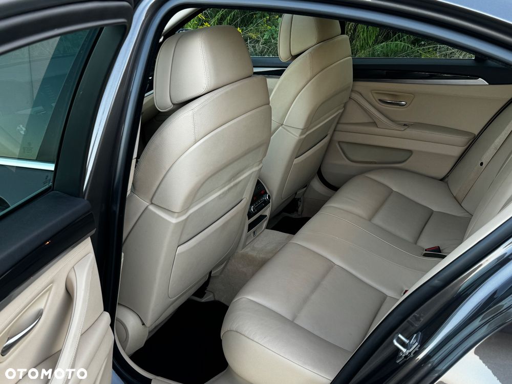 BMW Seria 5 525d Sport-Aut Modern Line - 18