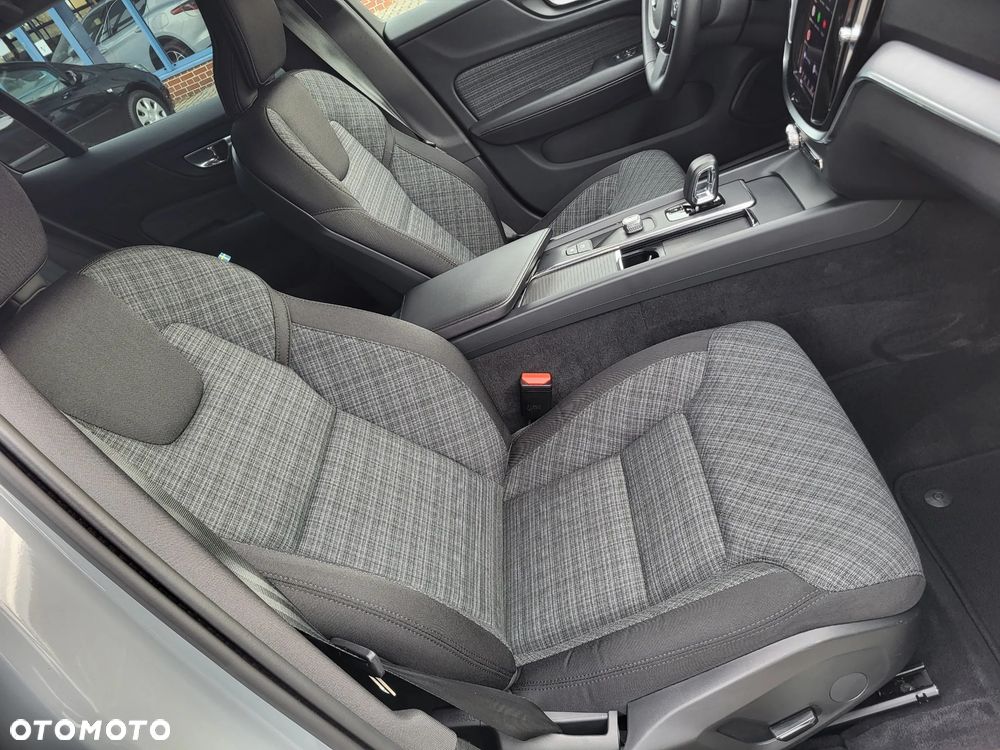 Volvo V60 B3 B Essential - 11