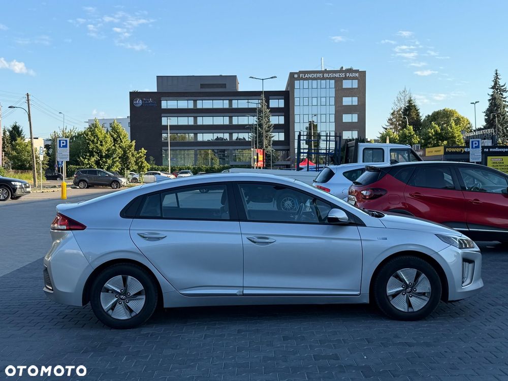 Hyundai IONIQ 1.6 GDI Premium - 4