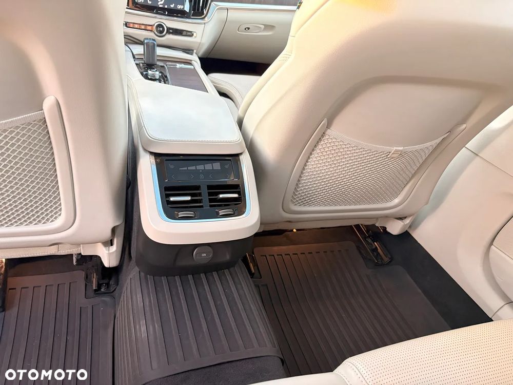 Volvo V90 Cross Country - 13