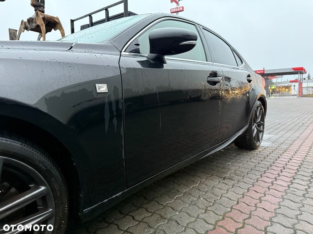 Lexus IS 300h F Sport - 16