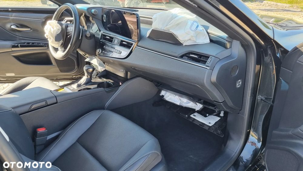 Lexus ES 300h Style Edition - 27