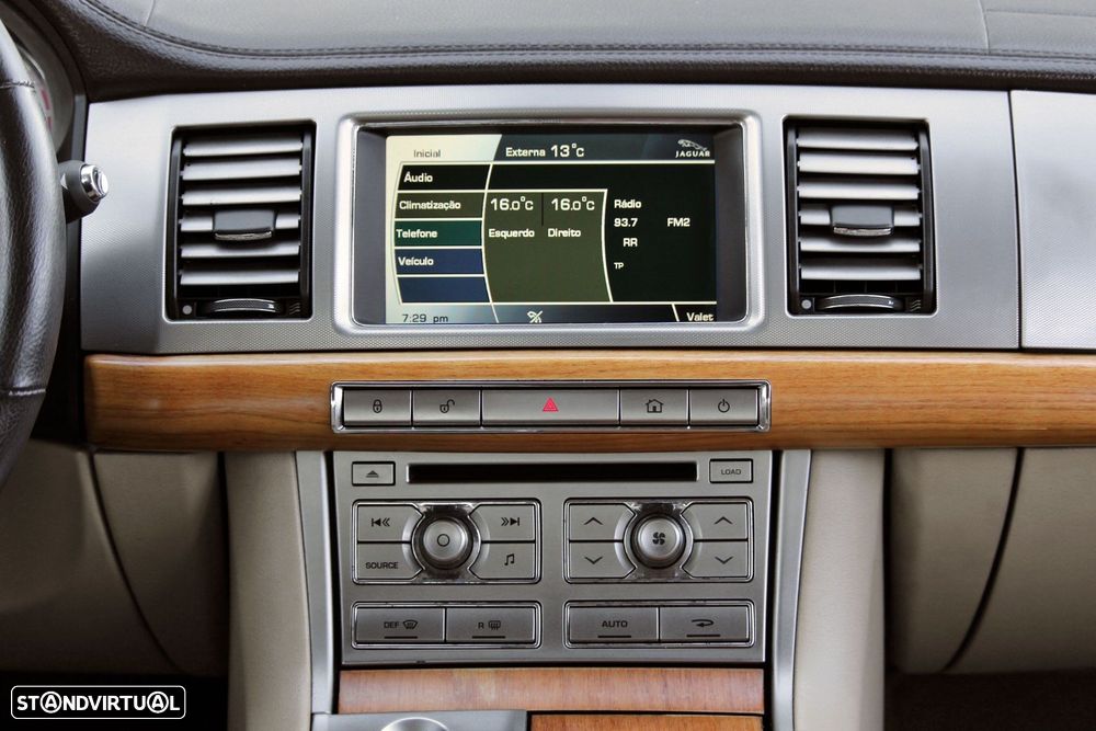 Jaguar XF 3.0 D V6 S Premium Luxury - 28
