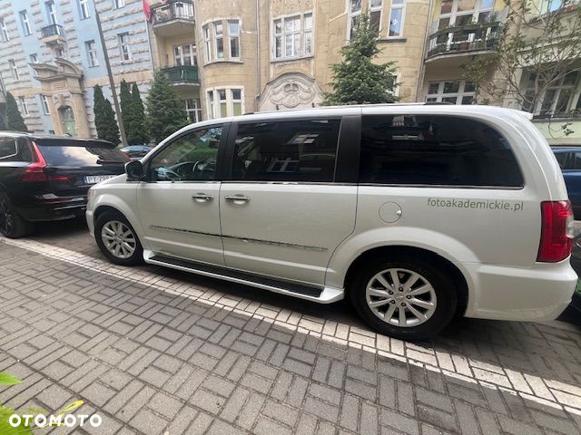 Chrysler Town & Country 3.6 Limited - 7