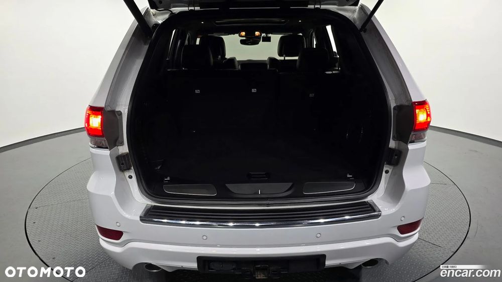Jeep Grand Cherokee - 24