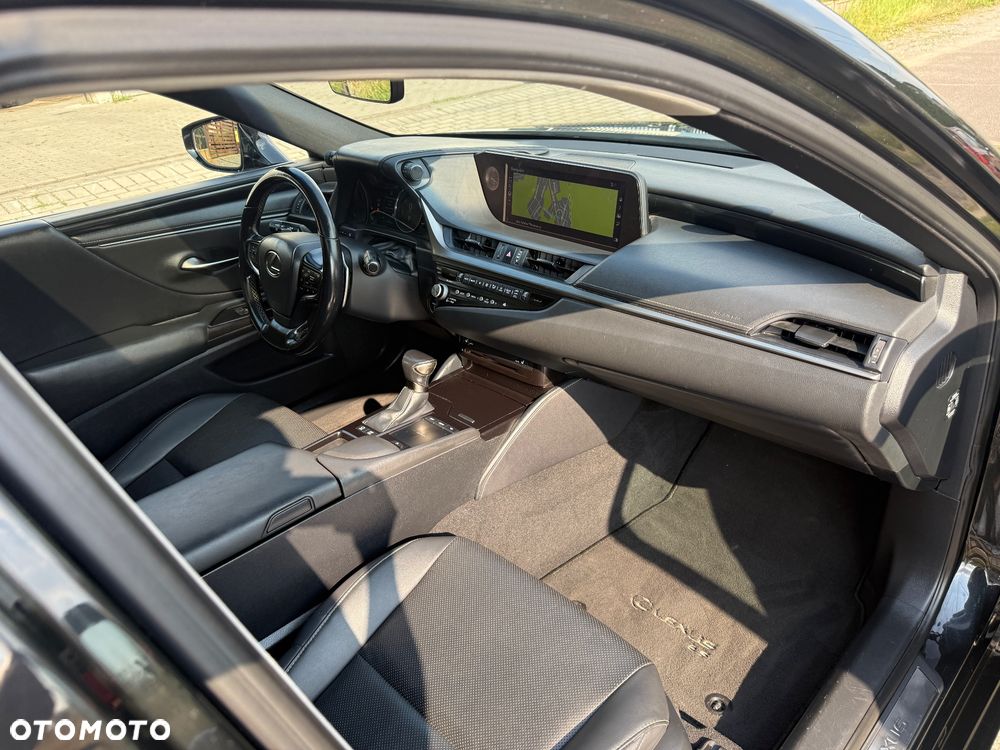 Lexus ES 300h Business Edition + - 21