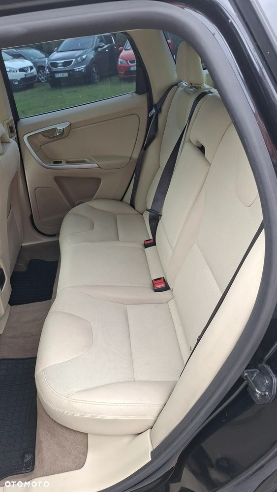 Volvo XC 60 2.4D AWD - 14
