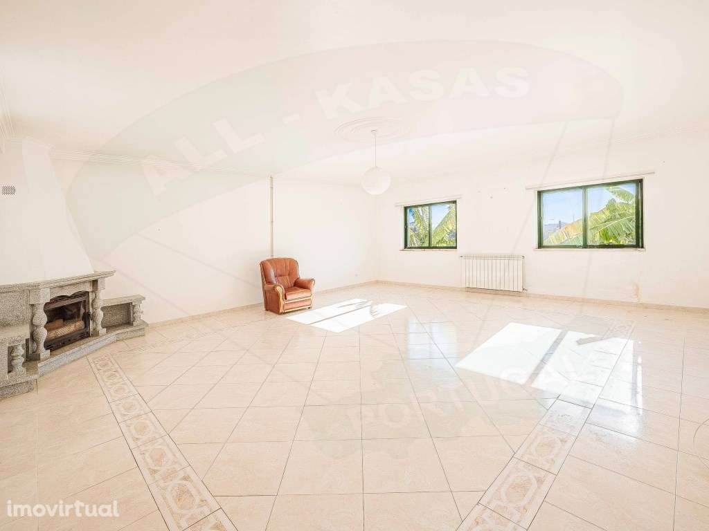 Moradia T5 com 750m² de Terreno - Rua José Afonso, São Marcos - Grande imagem: 4/60