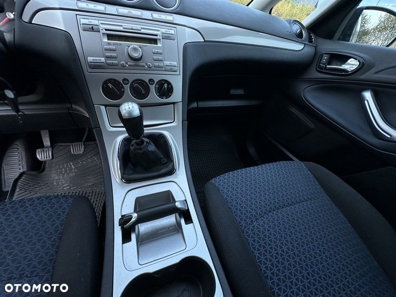 Ford S-Max - 12
