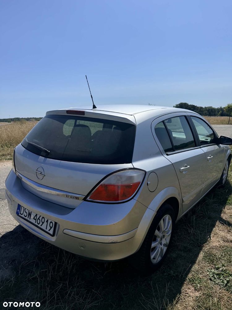 Opel Astra 2004 photo 2