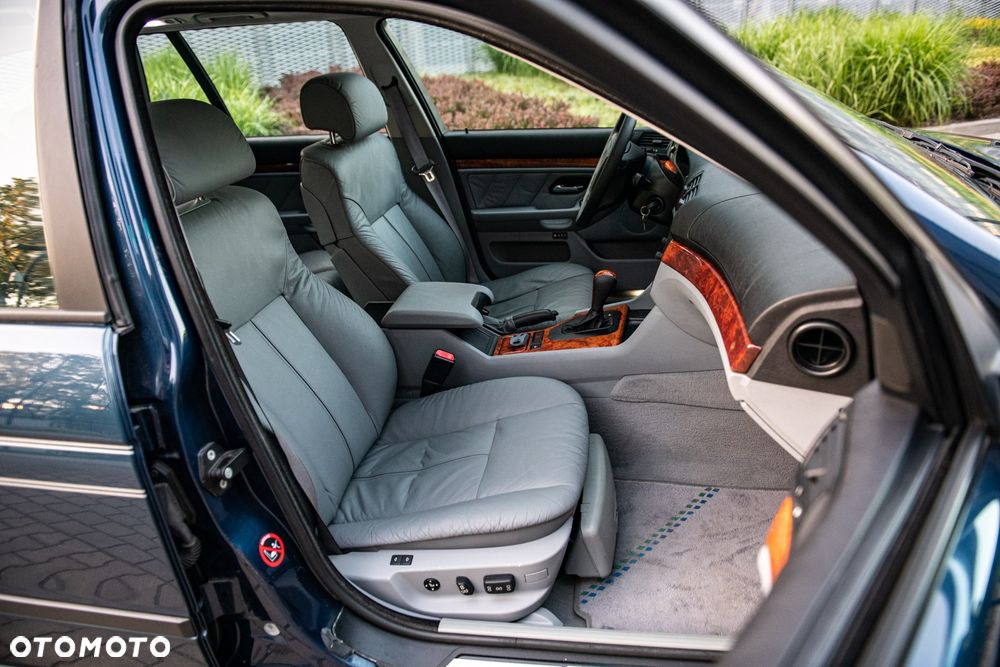 BMW-ALPINA B10 V8S touring Switch Tronic - 21