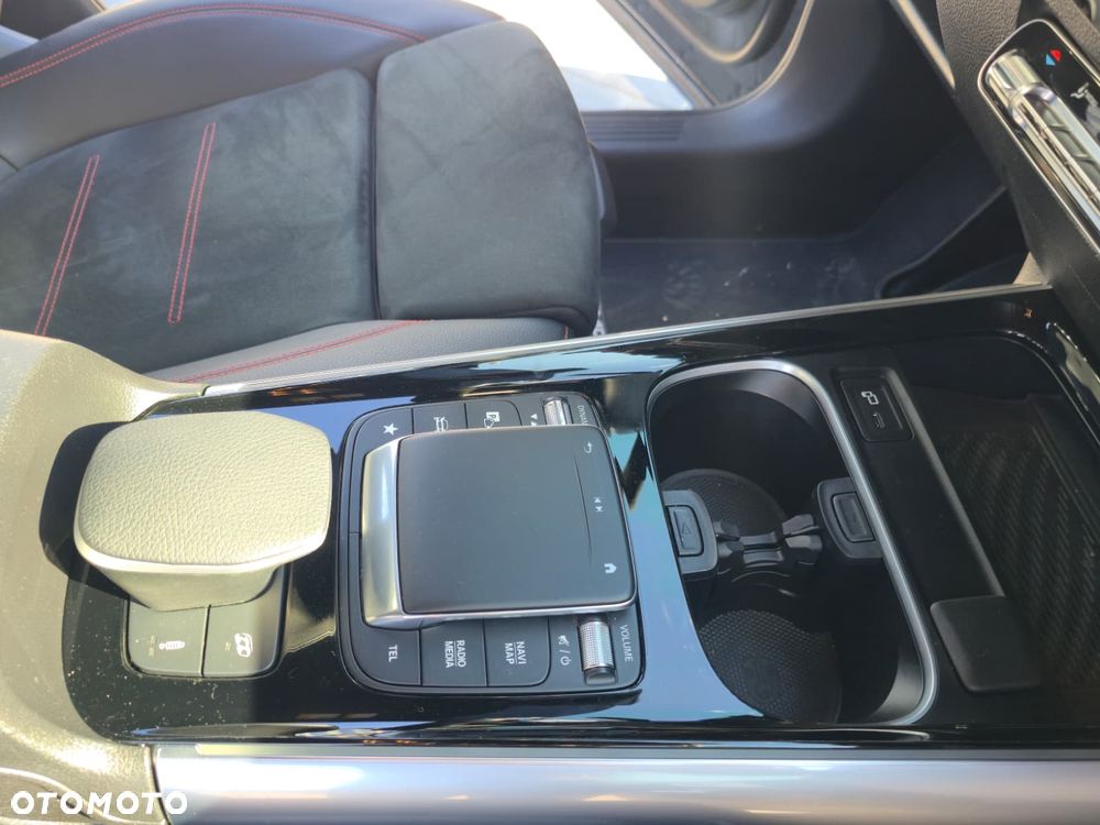 Mercedes-Benz GLA - 15