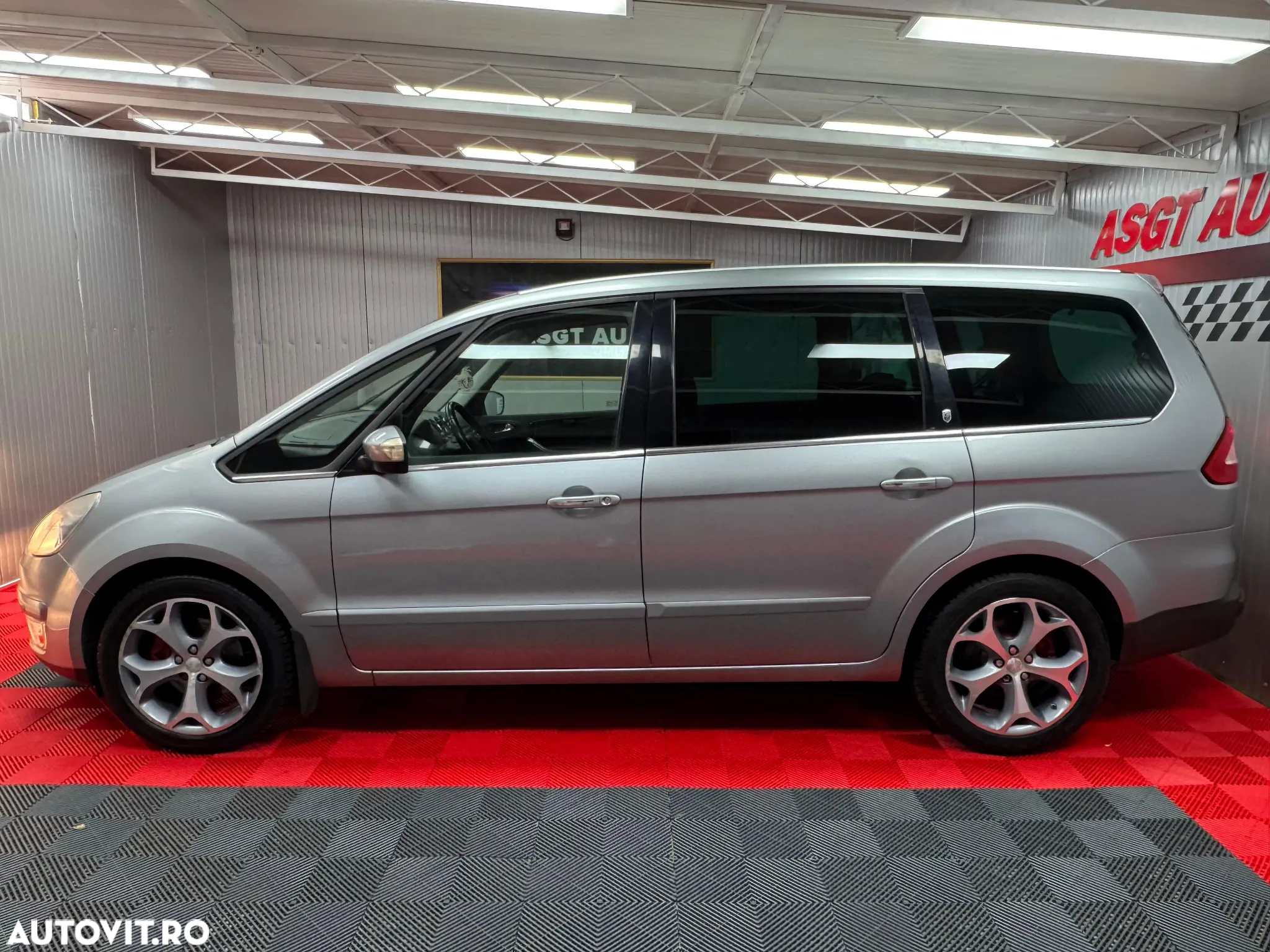 Ford Galaxy 2.0 TDCi Ghia - 19