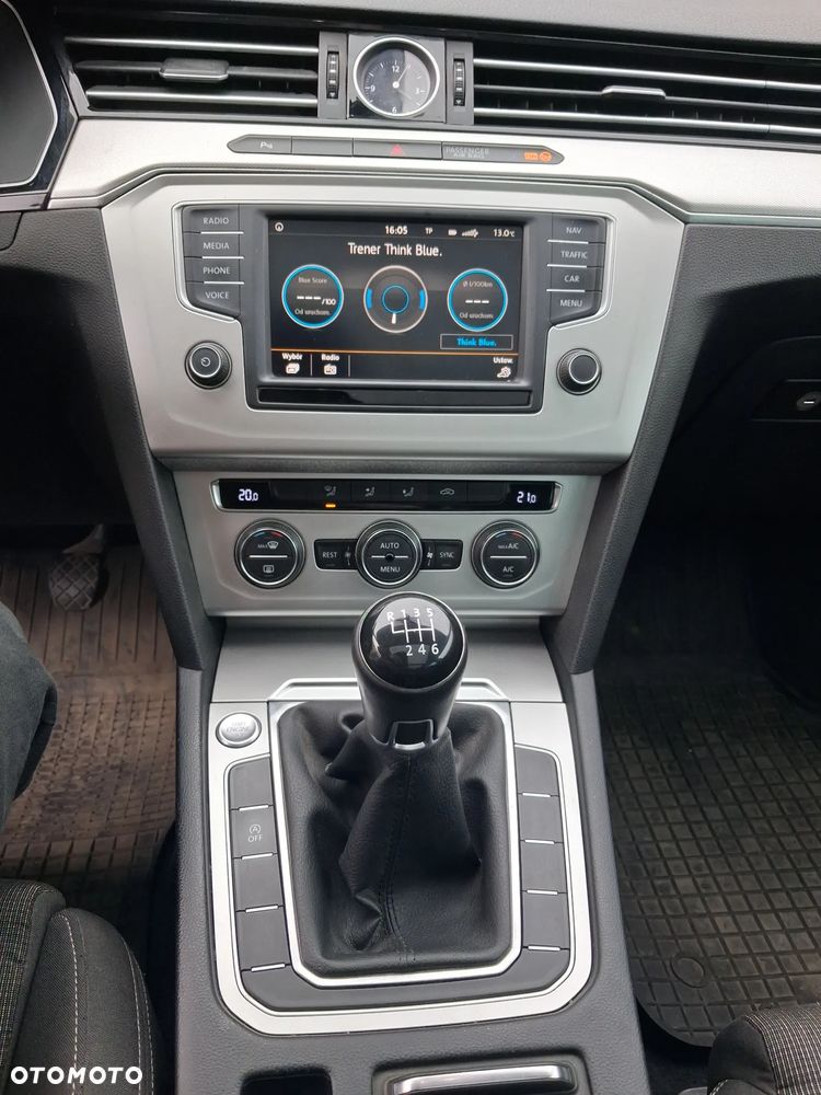 Volkswagen Passat 1.6 TDI BMT Comfortline - 20