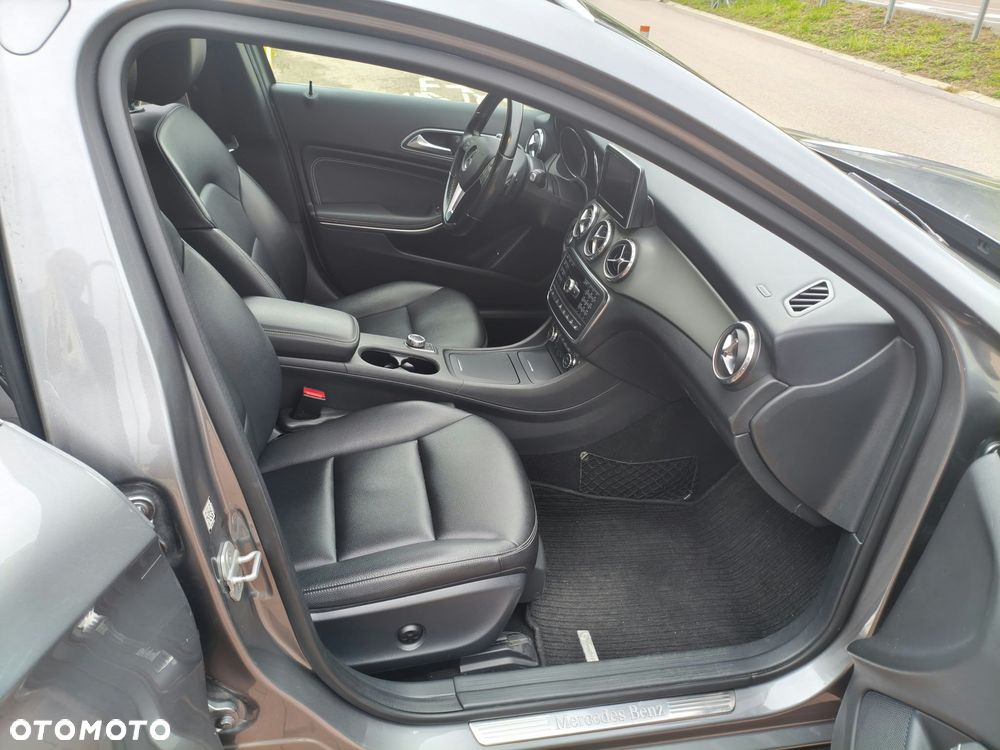 Mercedes-Benz GLA 250 4-Matic - 10