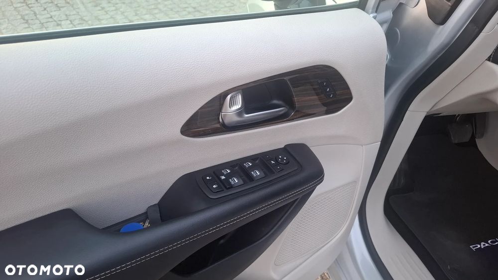 Chrysler Pacifica - 24