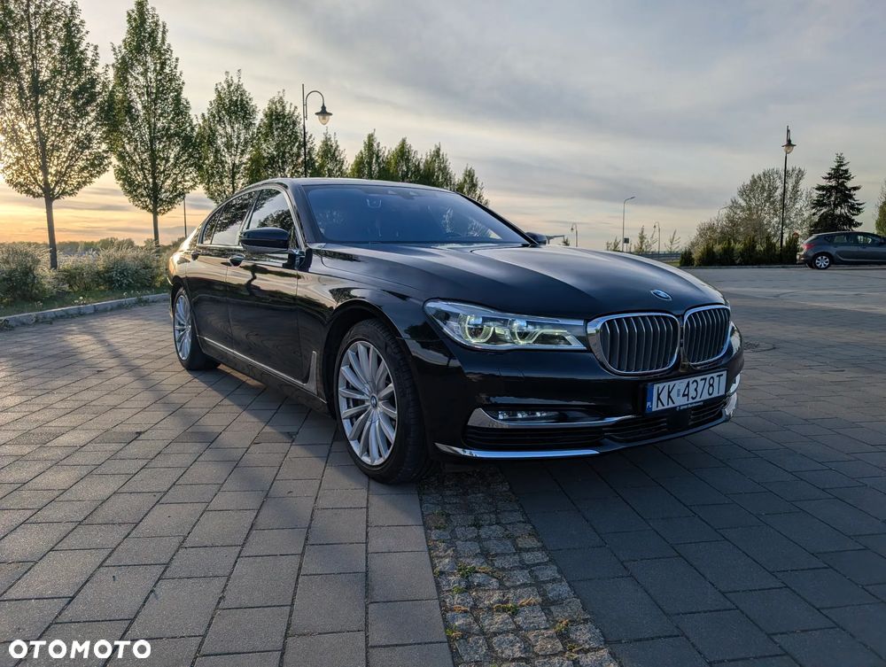 BMW Seria 7 750i xDrive - 1