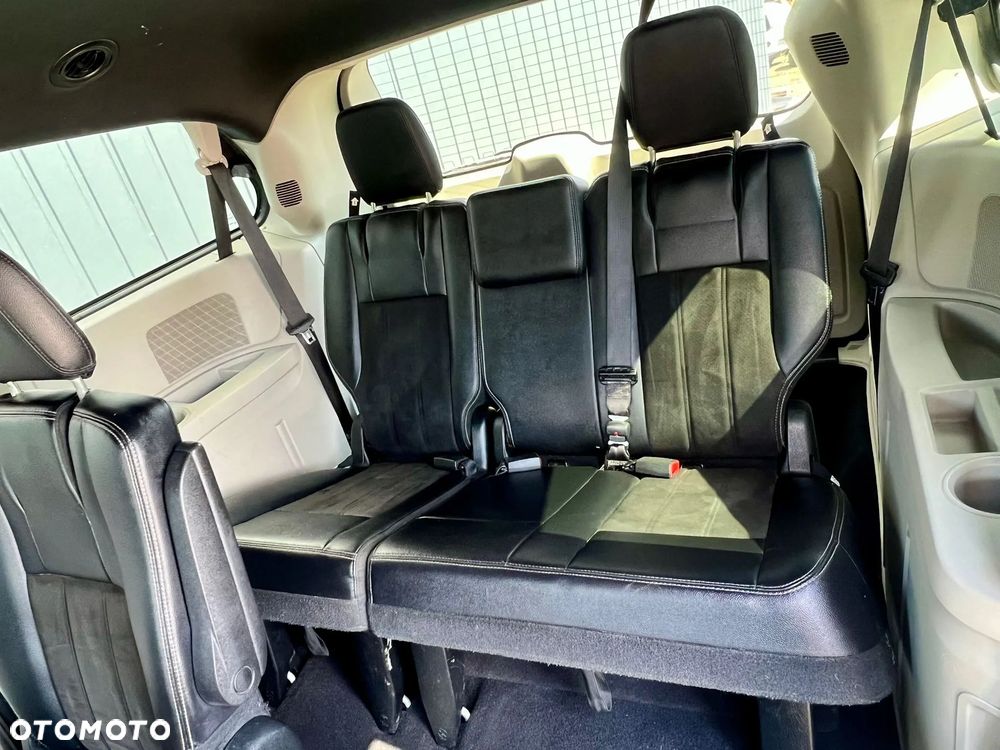 Dodge Grand Caravan - 24