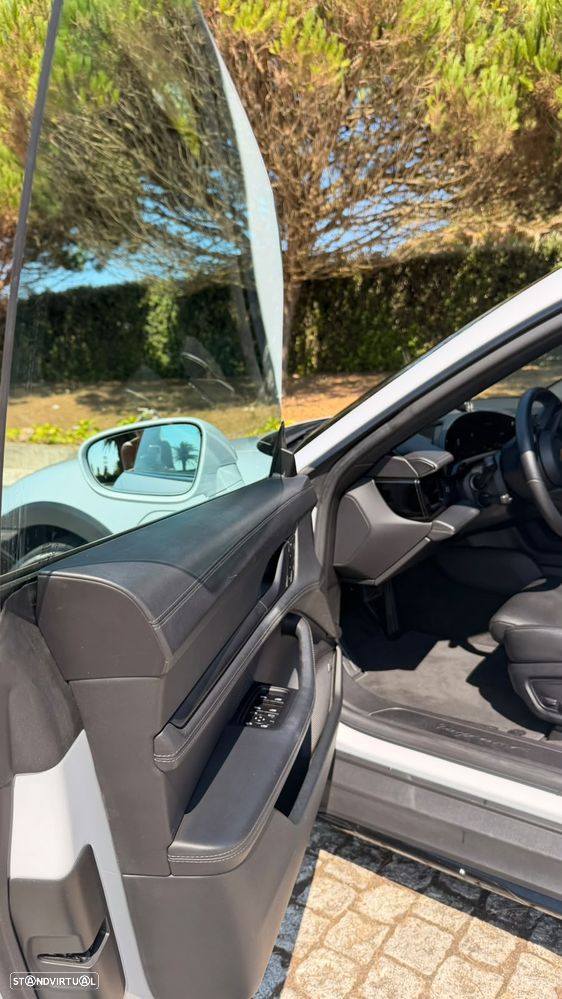 Porsche Taycan Cross Turismo 4 - 33