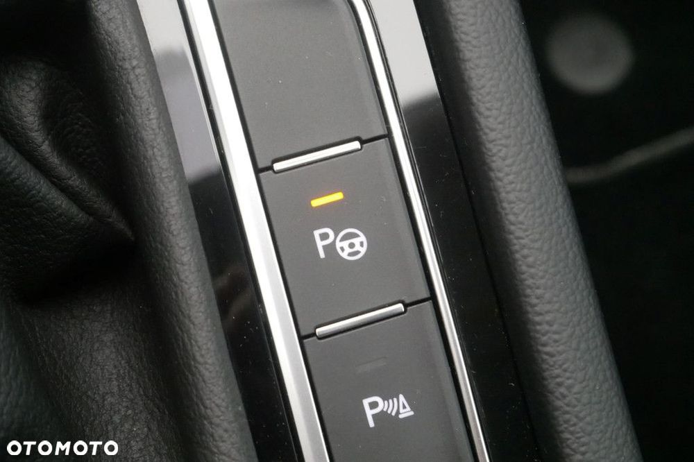Volkswagen Passat Variant 2.0 TDI SCR Business DSG - 23