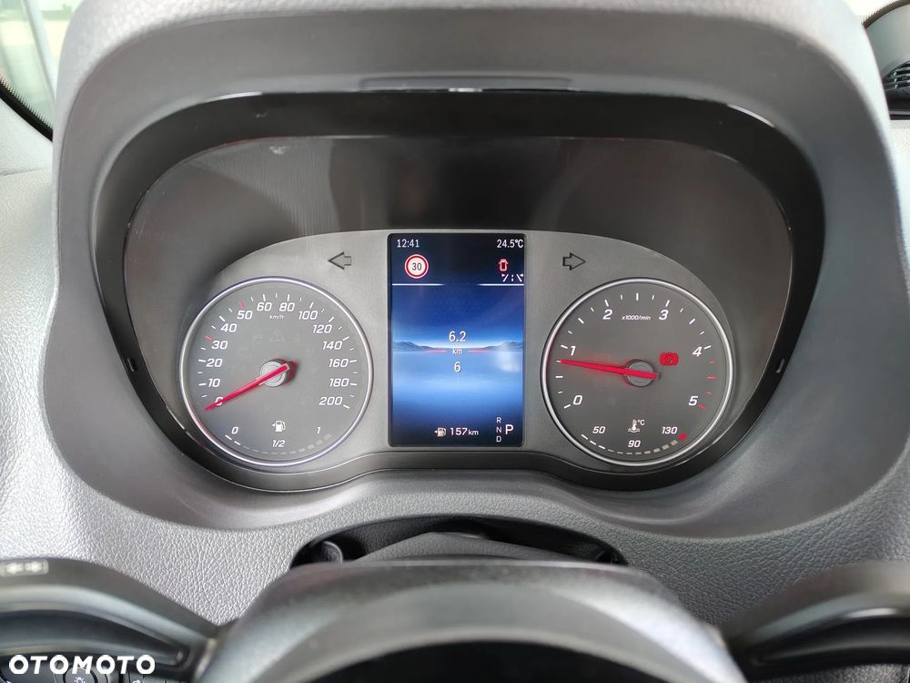 Mercedes-Benz Sprinter - 14