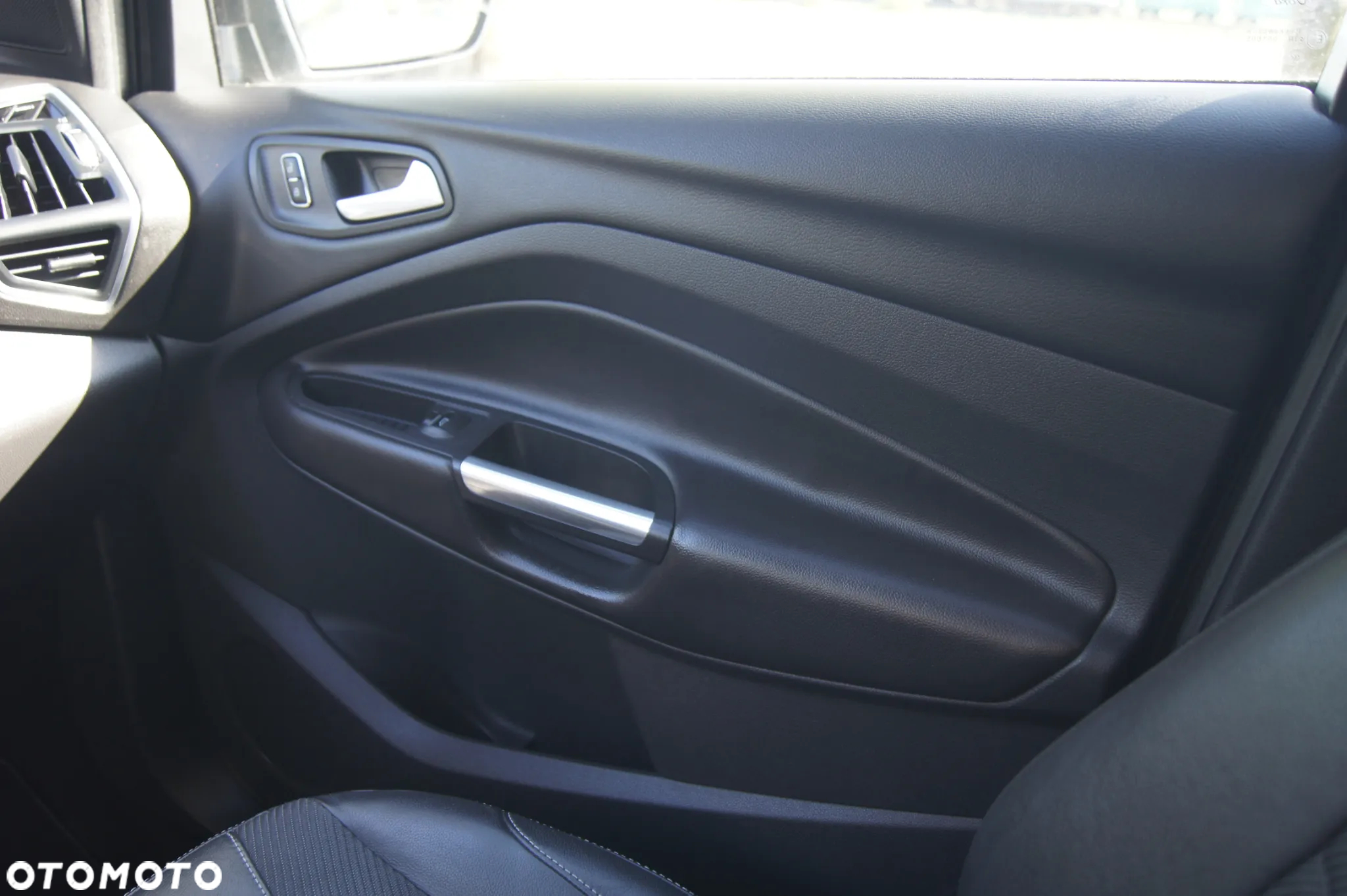 Ford Kuga 1.5 EcoBoost 2x4 Titanium - 17