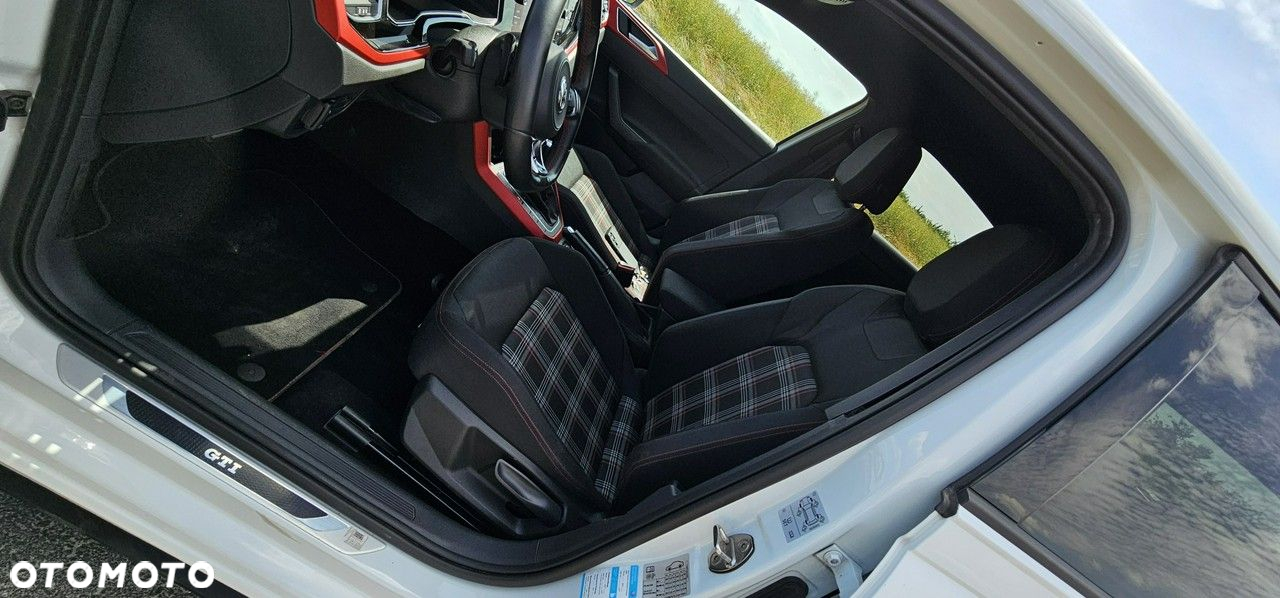Volkswagen Polo - 17