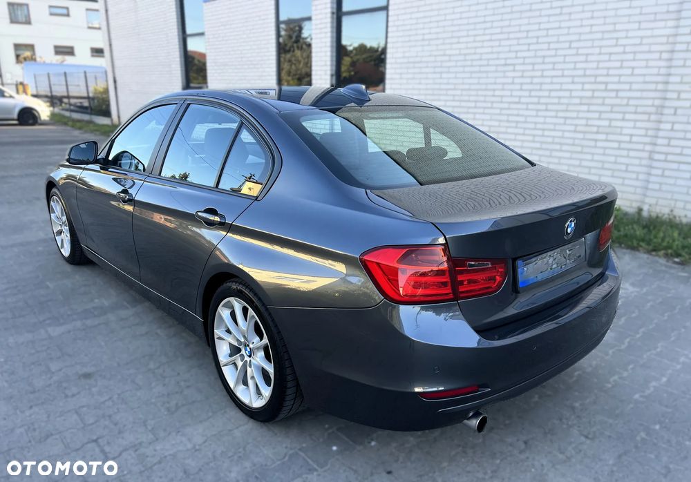 BMW Seria 3 316i - 12