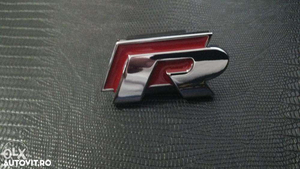 Emblema VW R-line GRILA Metal Rosu/Crom Passat/Tiguan/Tuareg/Polo/Golf - 1