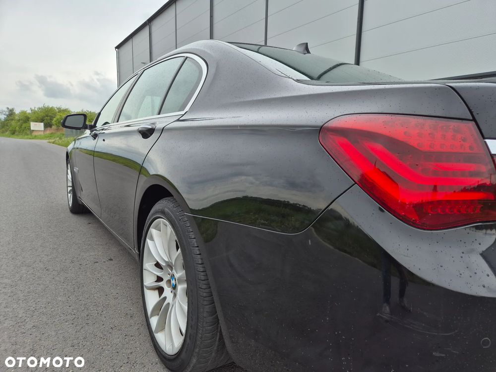 BMW Seria 7 740Li - 4