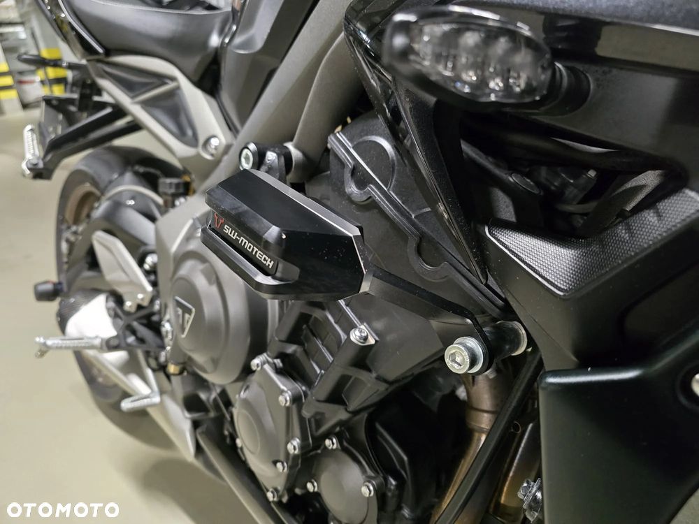 Triumph Street Triple - 8