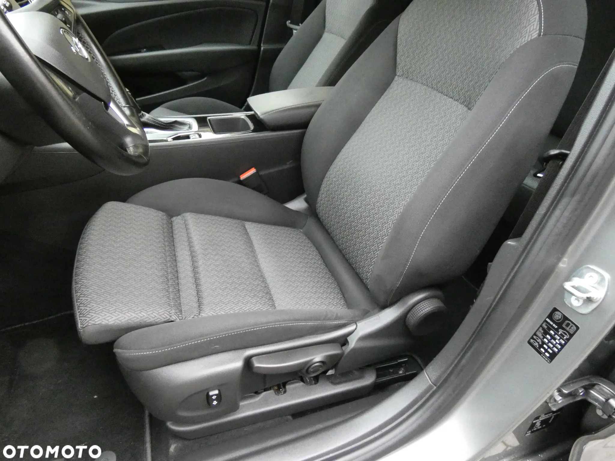 Opel Insignia 2.0 CDTI automatik Business Edition - 29