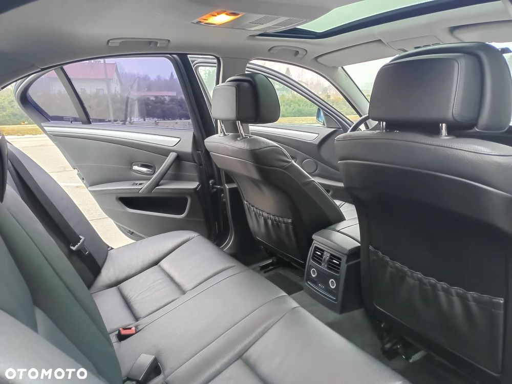 BMW Seria 5 525d - 12