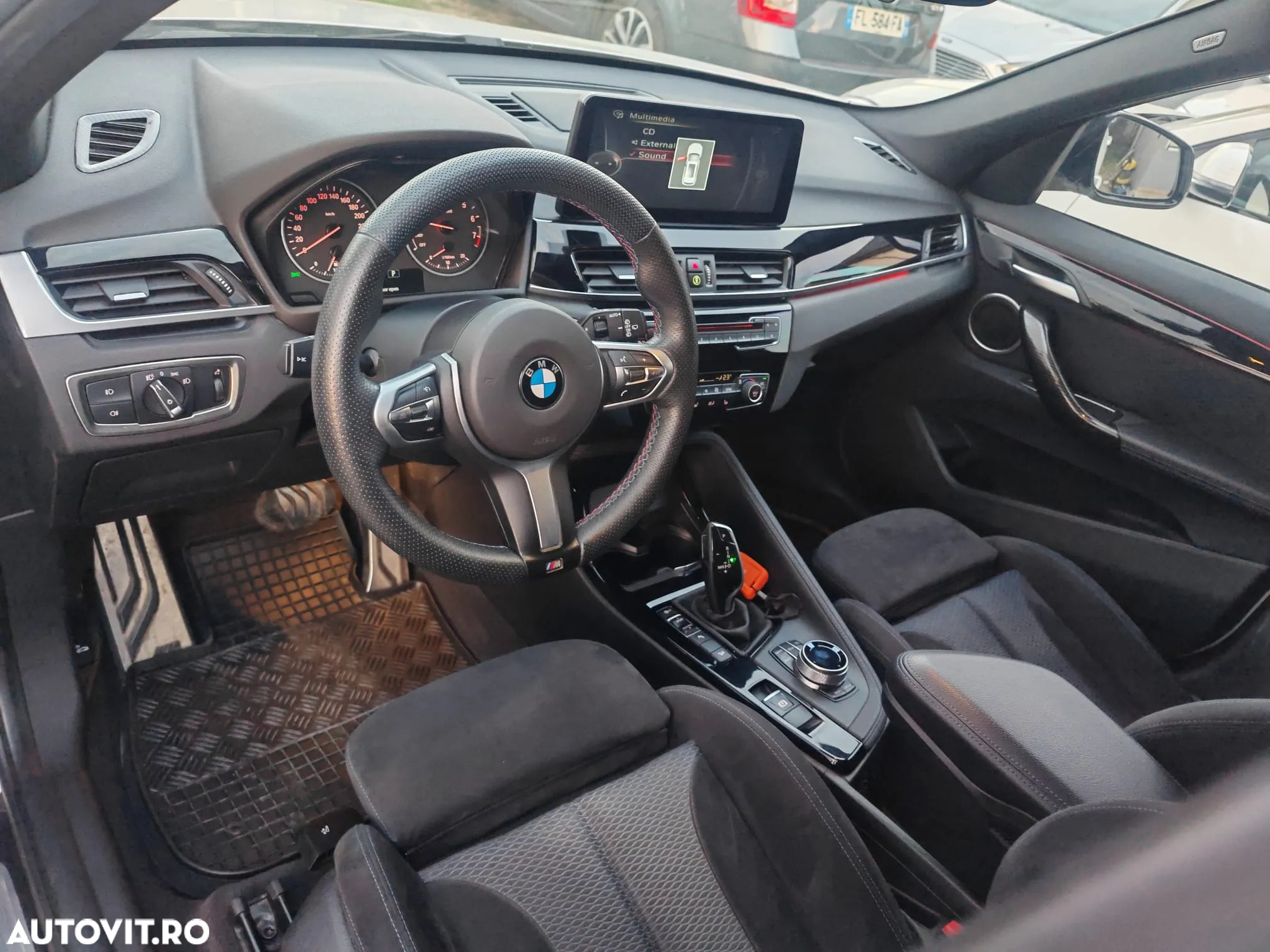 BMW X1 xDrive20i AT M Sport - 11