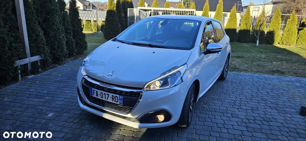 Peugeot 208 - 5