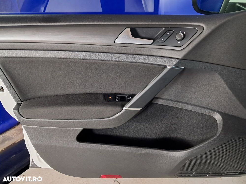 Volkswagen Golf - 11