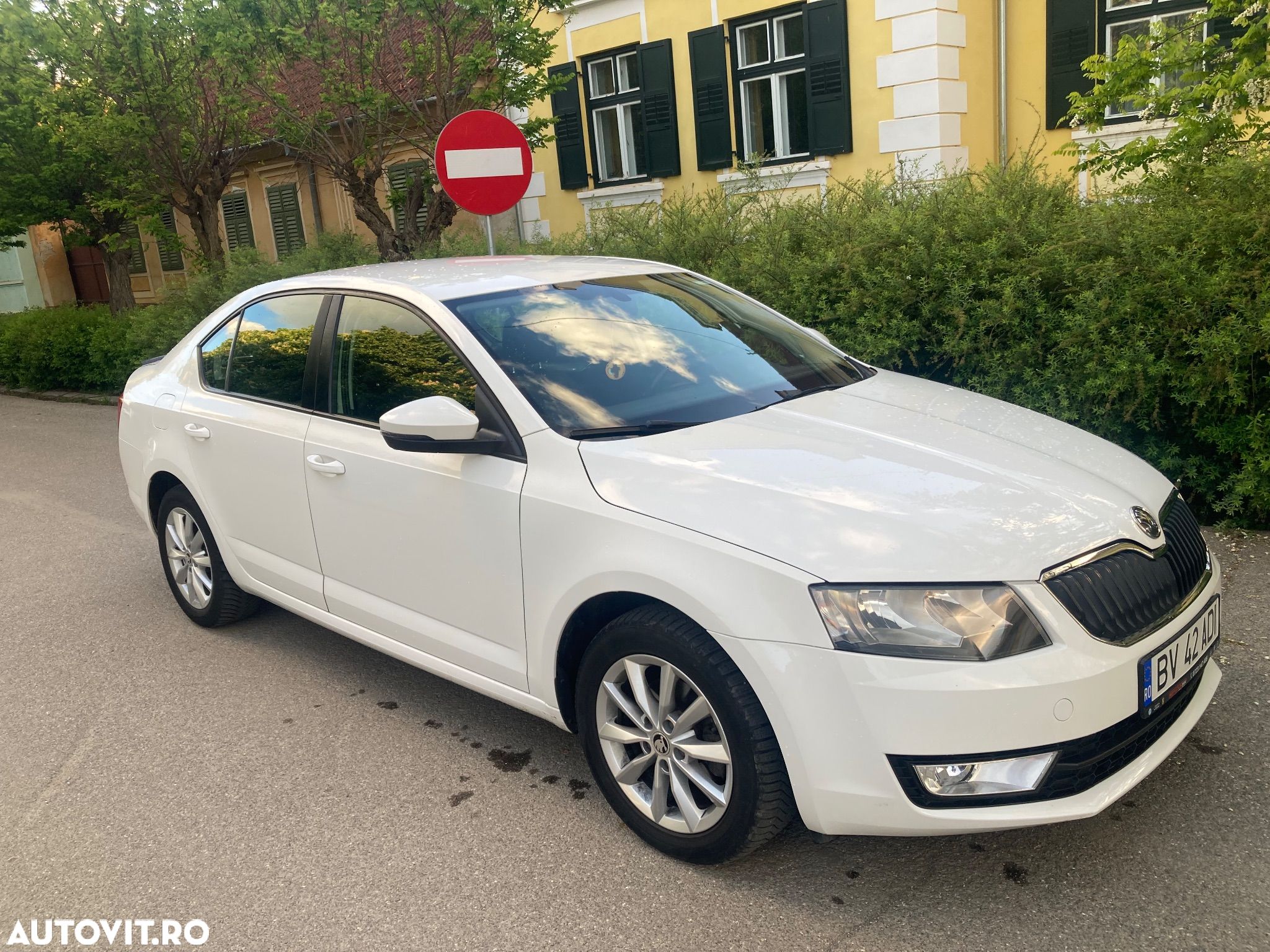 Skoda Octavia 1.6 TDI AMBITION DSG - 1