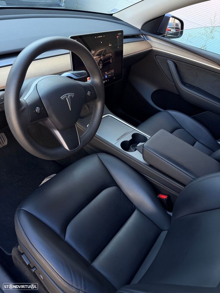 Tesla Model Y - 7